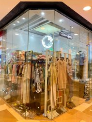 Vertical glass dividers, make clothes stand out.jpg Vertical glass dividers, make clothes stand out.jpg