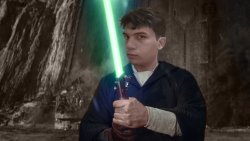 Jedi w Grn Lightsaber_4a.jpg