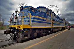 2 clocks.jpg 2 clocks.jpg