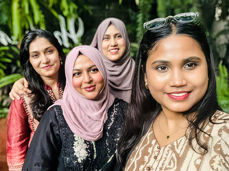 remove-blur-women-adj.jpg