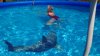 Brigitte in KroatiÃ« met haai in zwembad.jpg