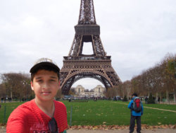 Kid Eiffel tower.jpg Kid Eiffel tower.jpg
