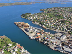 Kopervik-fra-vest-1065x790 (1)chrisdesign.jpg Kopervik-fra-vest-1065x790 (1)chrisdesign.jpg