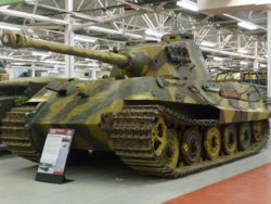Sd_Kfz_182_Panzerkampfwagen_VI_Ausf_B_(Tiger_2)_(4536516314).jpg