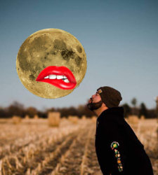 moon-kiss-funny.jpg