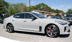 new-2018-kia-stinger-gt1-13445-17594963-1-640.jpg