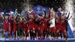 liverpool-lifts-champions-league-trophy.jpg