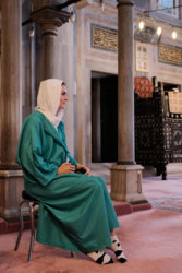 WomanInMosque_01sample.jpg WomanInMosque_01sample.jpg